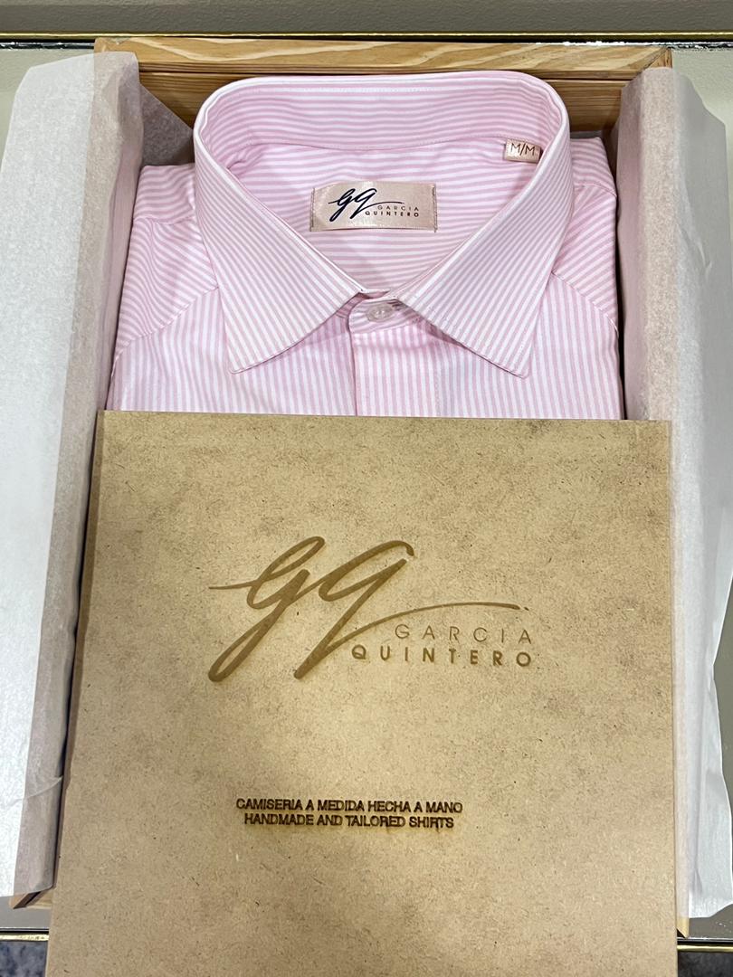 Guayabera rosa de rayas