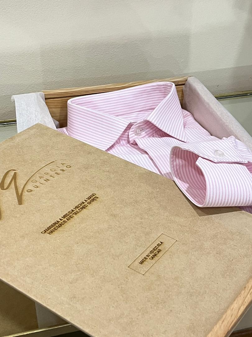 Guayabera rosa de rayas