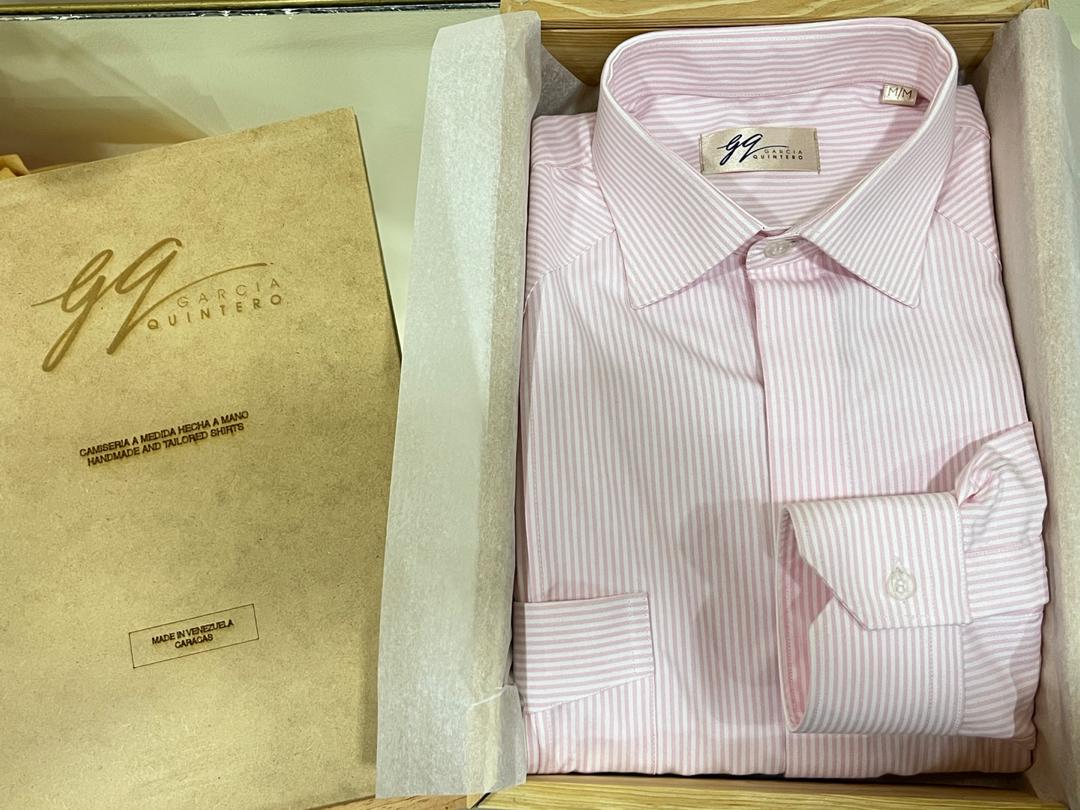 Guayabera rosa de rayas