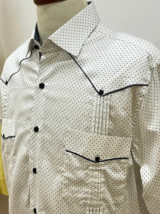 Guayabera blanca de puntos azul oscuro