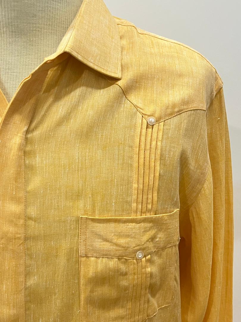 Guayabera naranja sin vivos