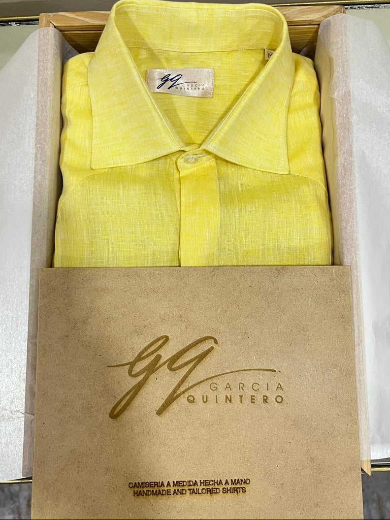 Guayabera amarillo sin vivos