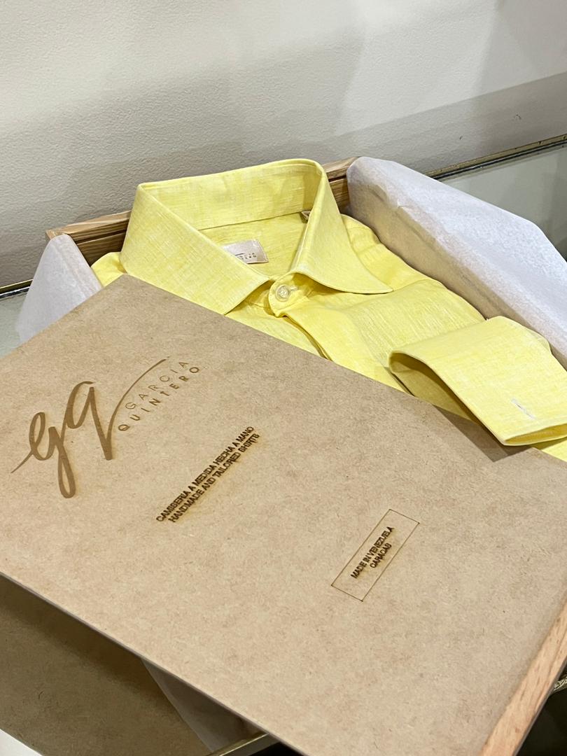 Guayabera amarillo sin vivos