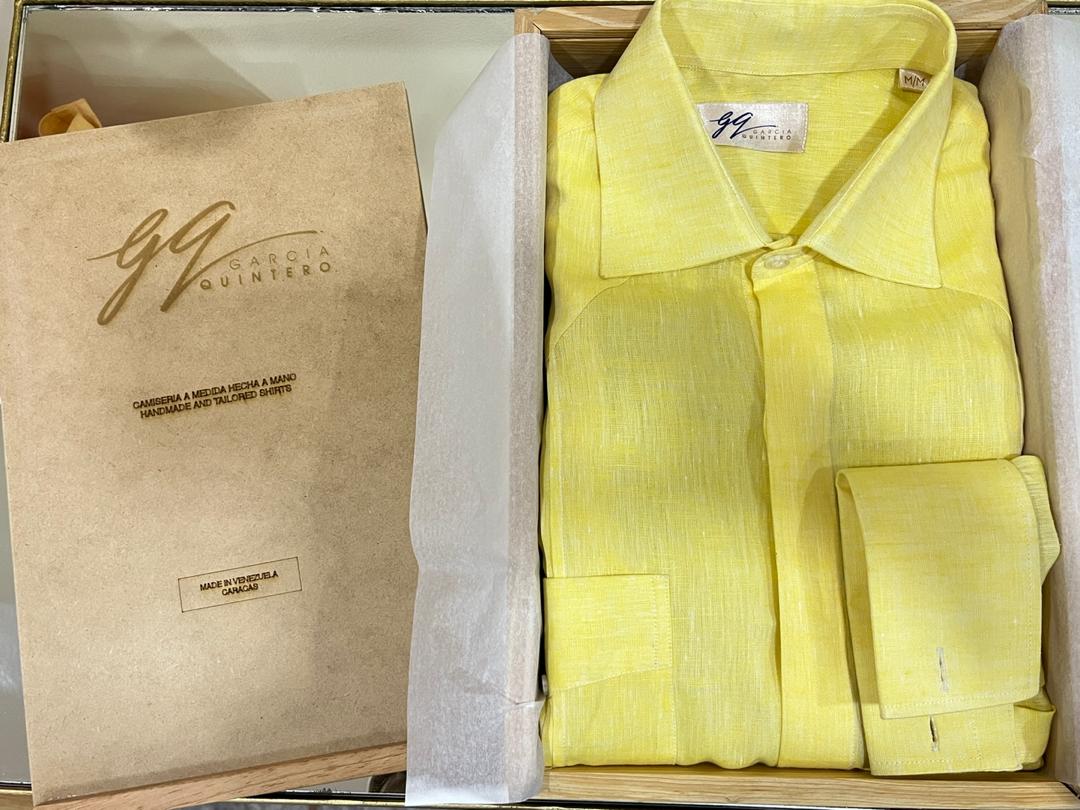 Guayabera amarillo sin vivos