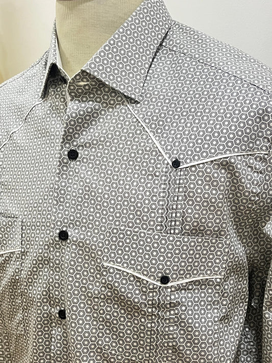 Guayabera hexágonos negros vivos blancos