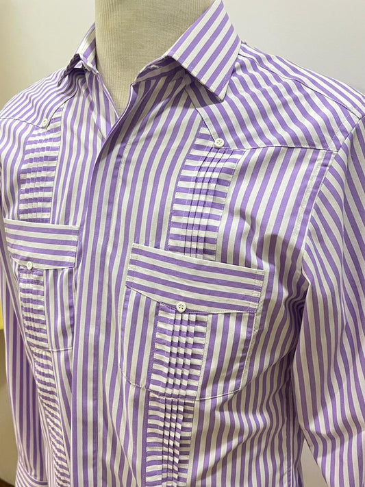 Guayabera de rayas moradas