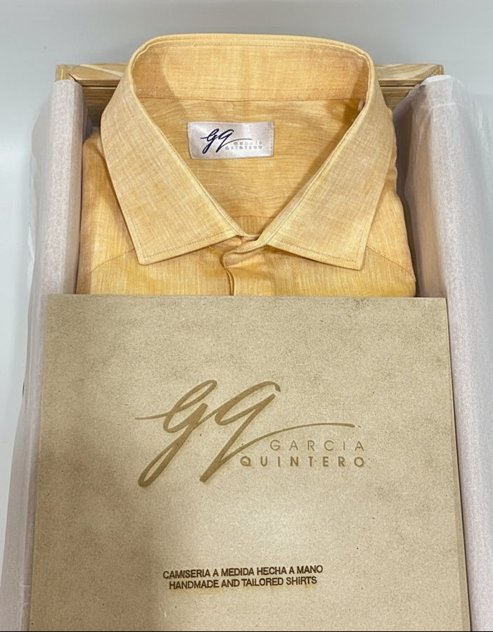 Guayabera naranja sin vivos