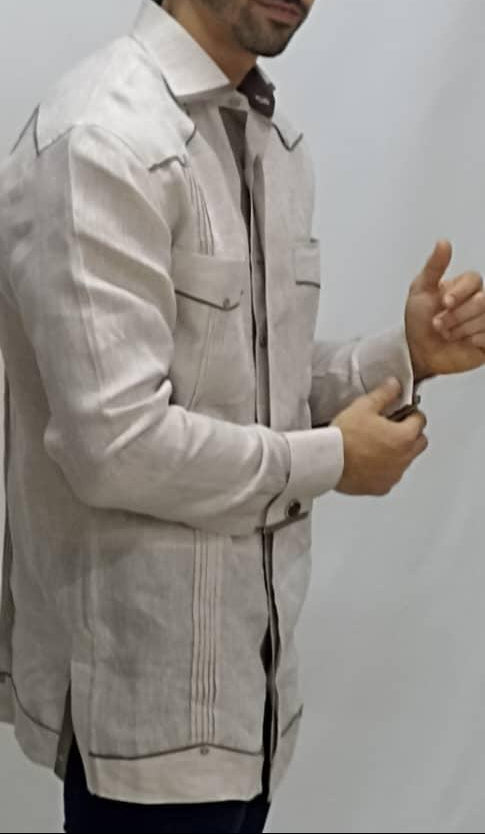 Guayabera beige con vivos marrones
